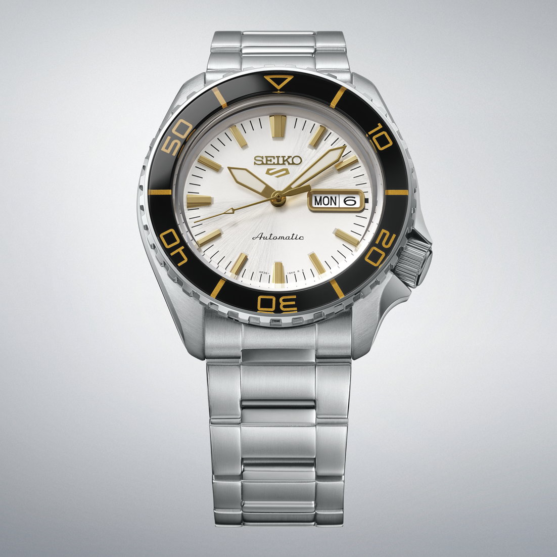 Seiko 5 Sports SKX HDB004 angled view