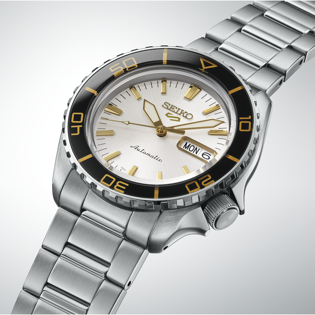 Seiko 5 Sports SKX HDB004 bracelet and clasp